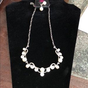 Silver w/ white pearls necklace w/ earrings